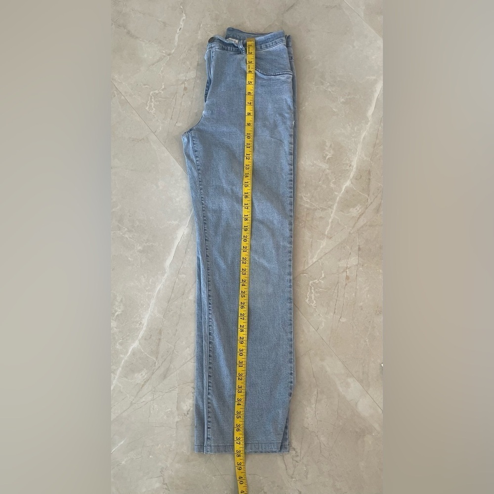Blue Willi's Women Jeans 
•5 Pocket
•Straight Leg
•Cotton
•Light wash
•Very nice - Picture 5 of 10